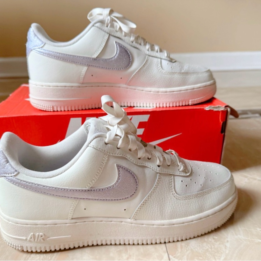 Nike Women's White and Lavender Sneakers